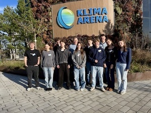 Herr Scheller mit Sch�lerinnen und Sch�lern des Geographie-Leistungskurses