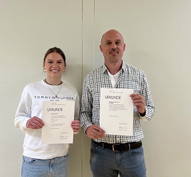 Die Preisträgerin Katharina Vogel mit Herrn Weber Die Preisträgerin Katharina Vogel mit Herrn Weber